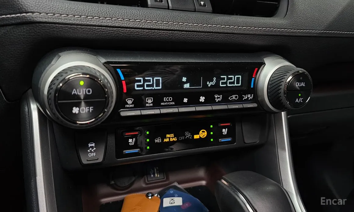 Фото 17 - Toyota RAV4