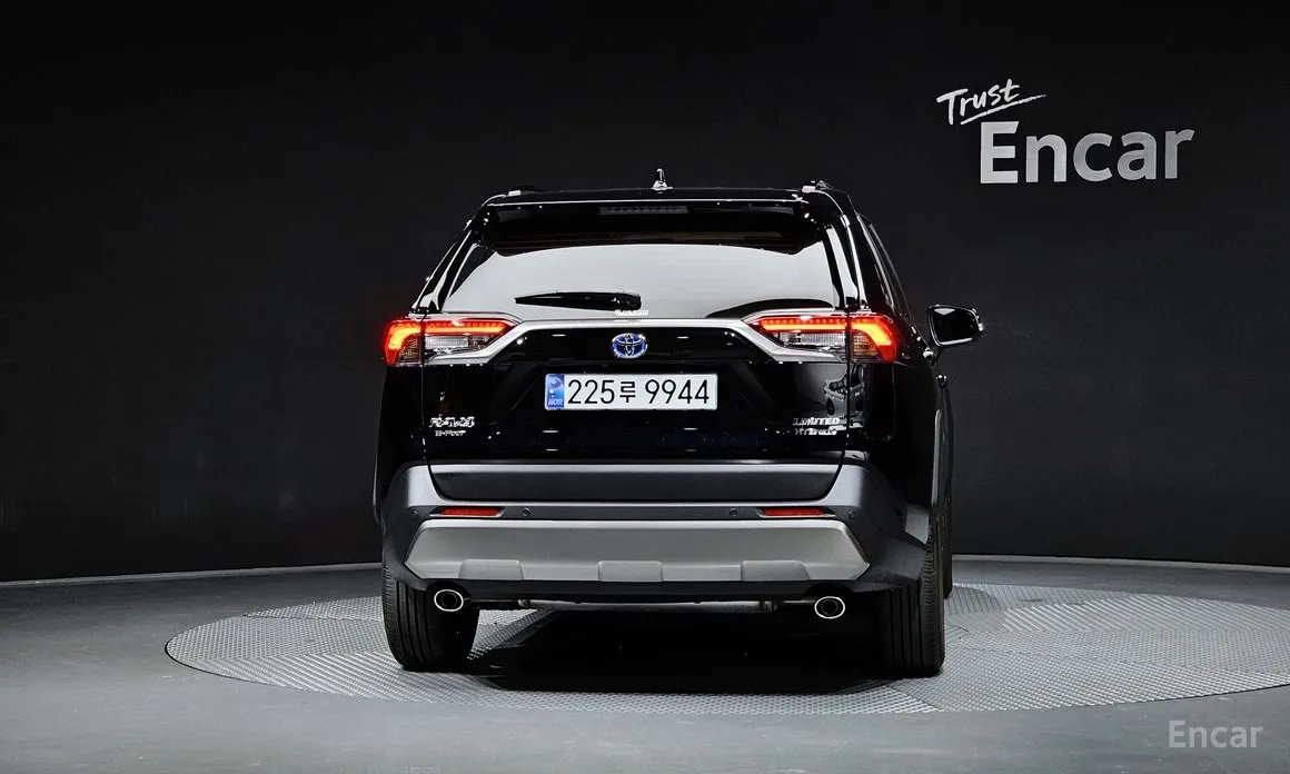 Фото 4 - Toyota RAV4