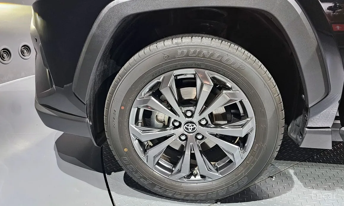 Фото 5 - Toyota RAV4