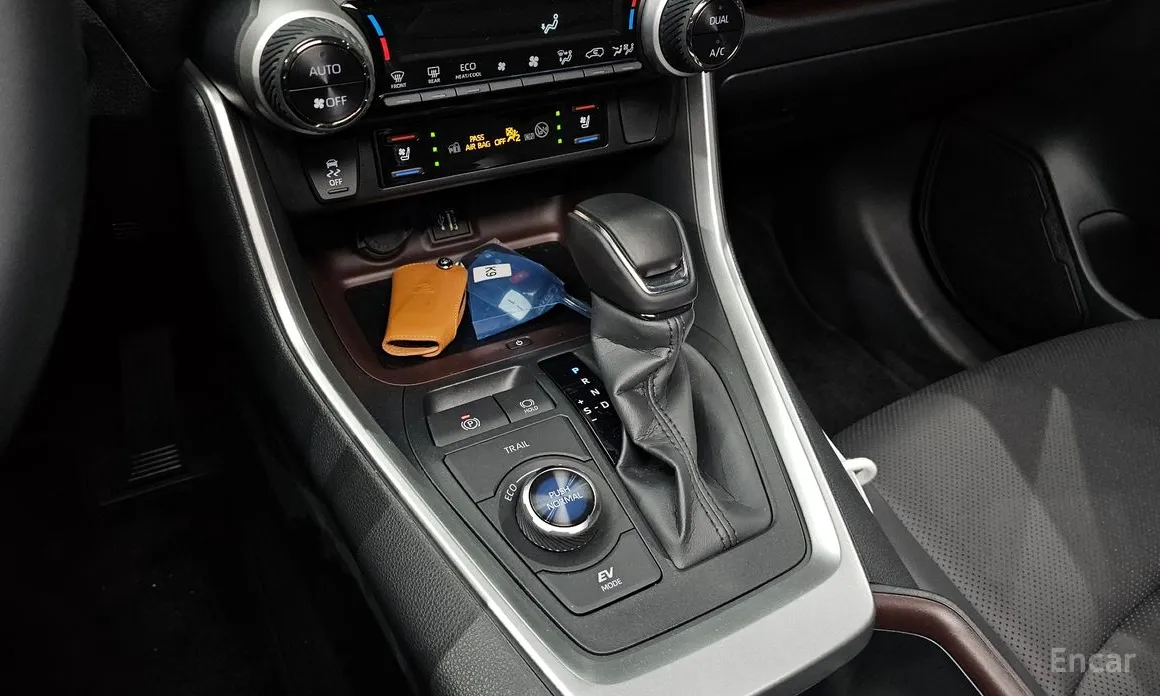 Фото 9 - Toyota RAV4