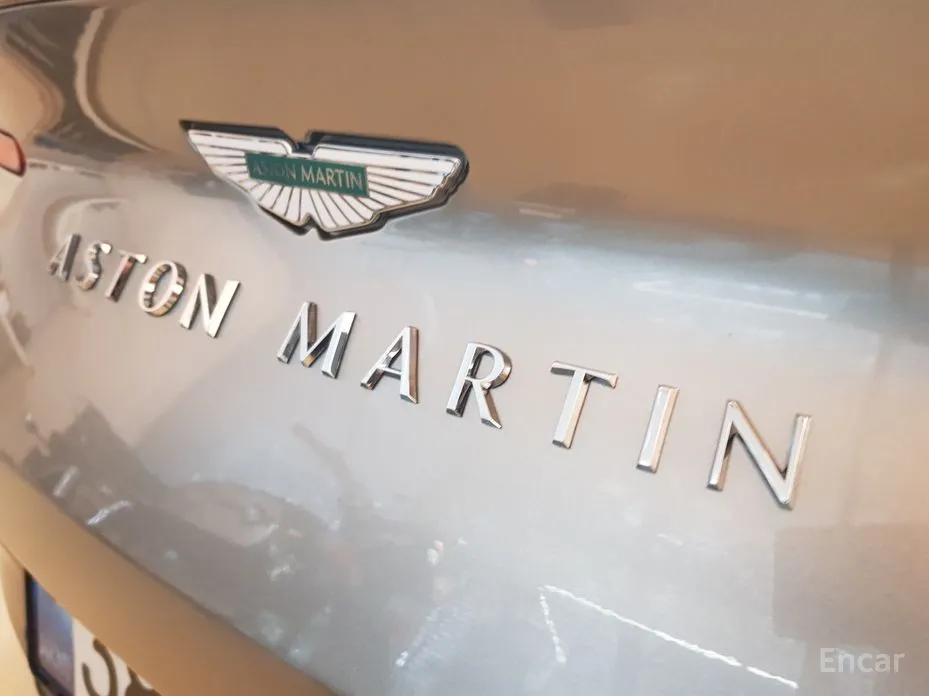 Фото 12 - Aston Martin DB12