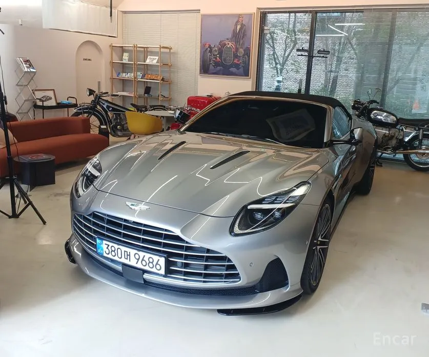 Фото 3 - Aston Martin DB12