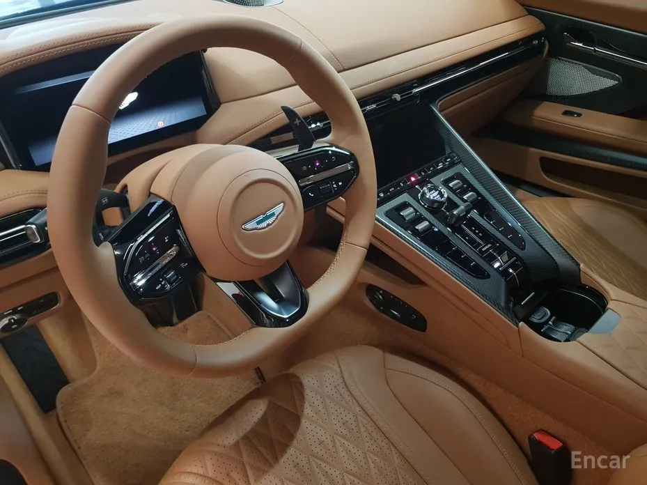 Фото 4 - Aston Martin DB12