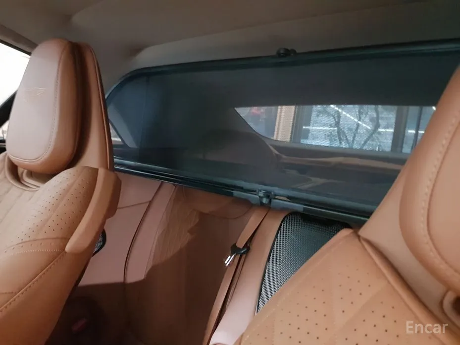 Фото 6 - Aston Martin DB12