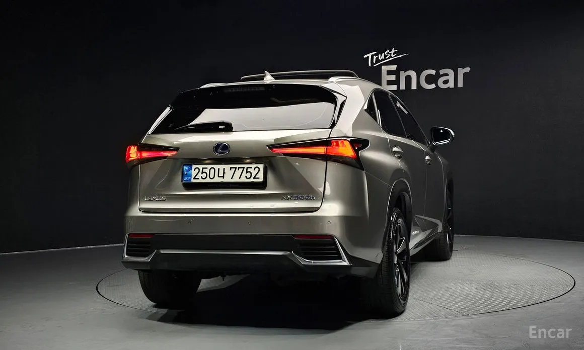 Фото 4 - Lexus NX