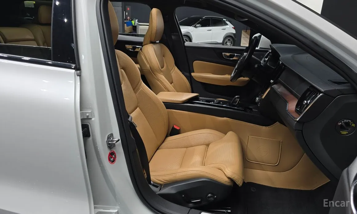 Фото 10 - Volvo V60