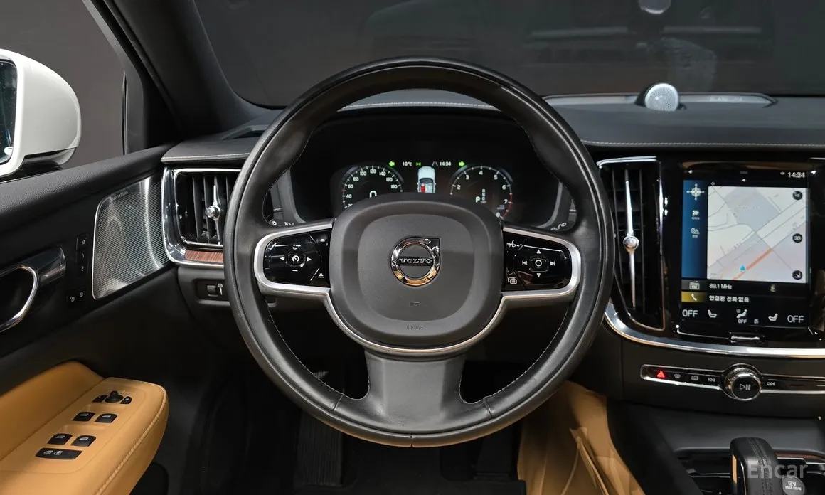 Фото 13 - Volvo V60