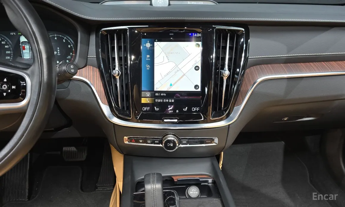 Фото 15 - Volvo V60