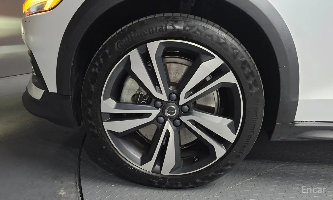 Фото 5 - Volvo V60