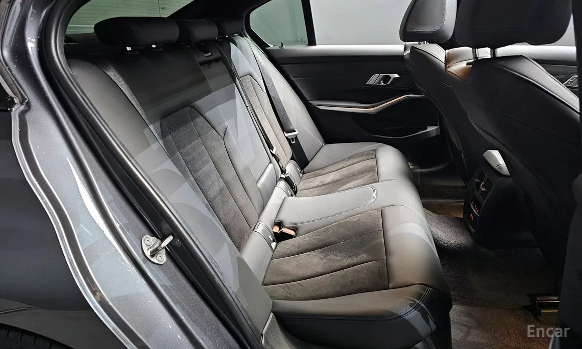 Photo 12 - BMW 3 Series