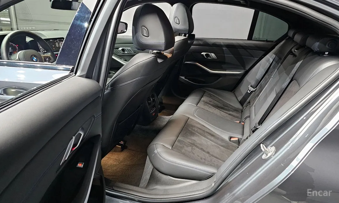 Photo 13 - BMW 3 Series