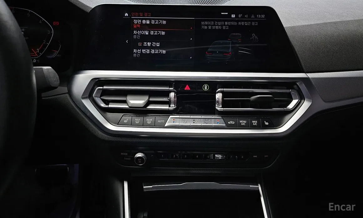 Photo 16 - BMW 3 Series