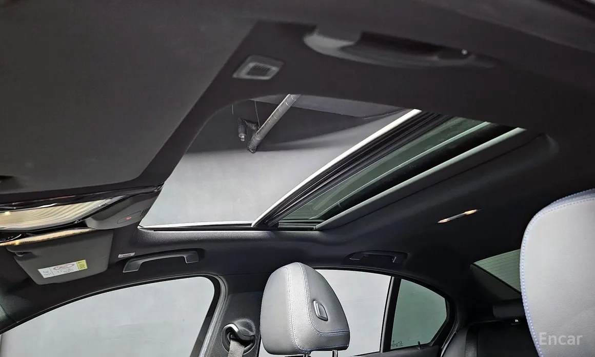 Photo 19 - BMW 3 Series