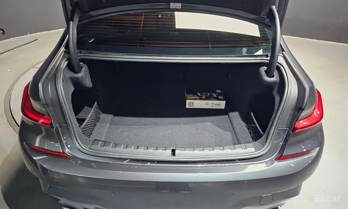 Photo 20 - BMW 3 Series