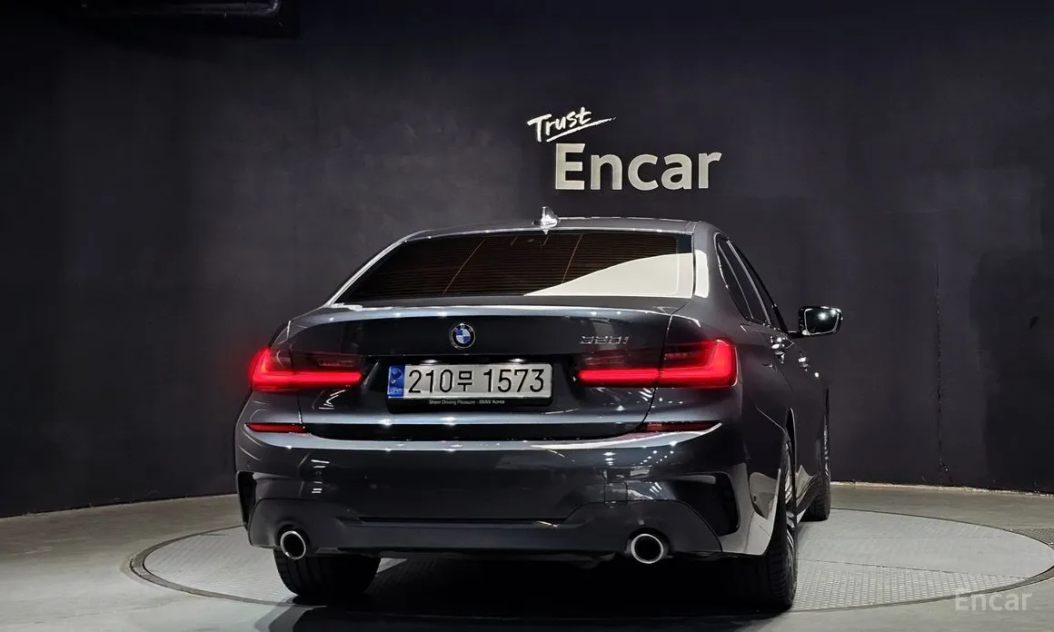 Photo 4 - BMW 3 Series