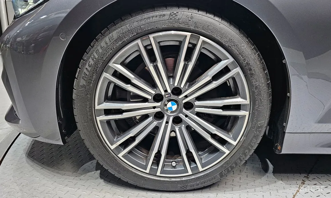 Photo 5 - BMW 3 Series