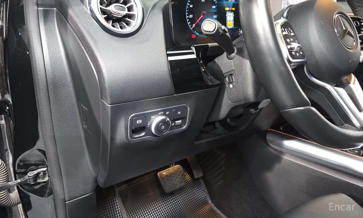 Фото 13 - Mercedes-Benz GLA-Class