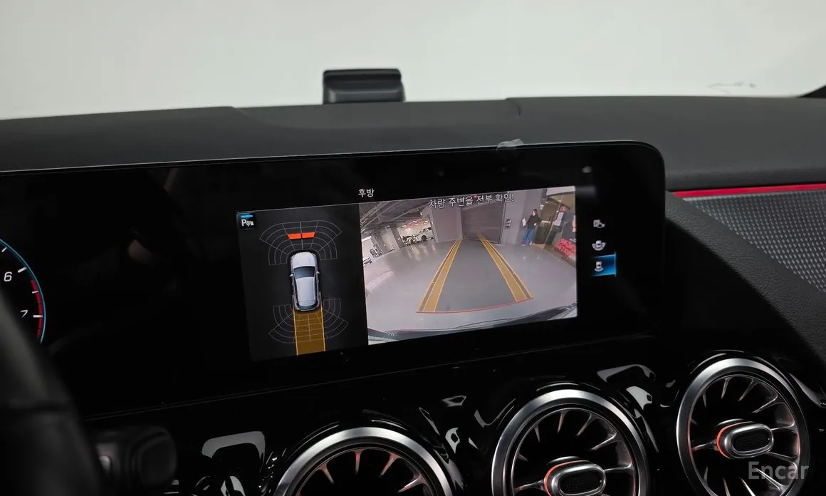 Фото 16 - Mercedes-Benz GLA-Class