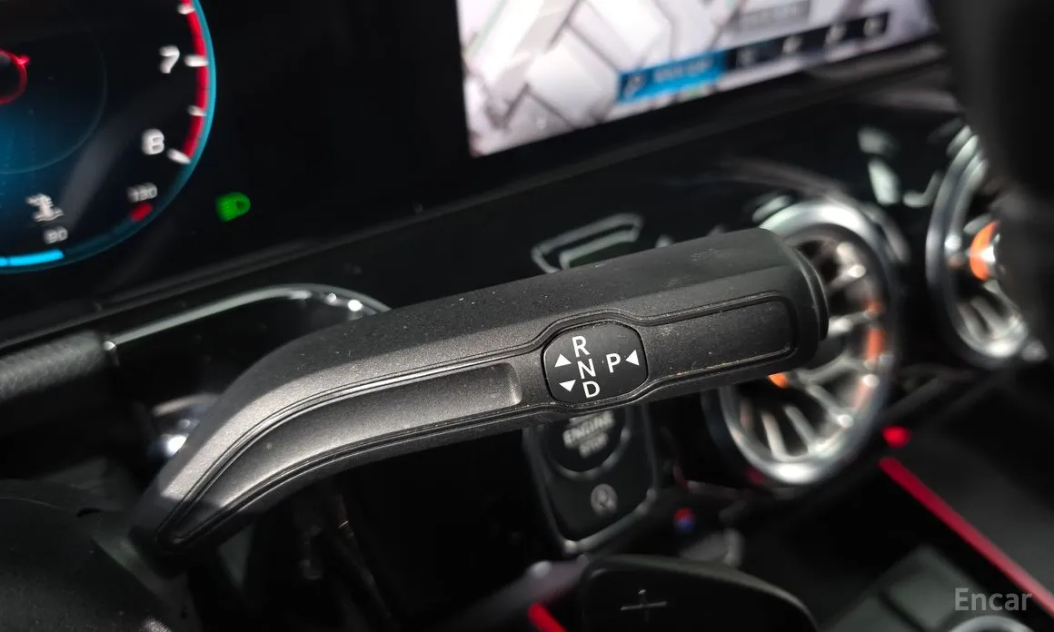 Фото 9 - Mercedes-Benz GLA-Class