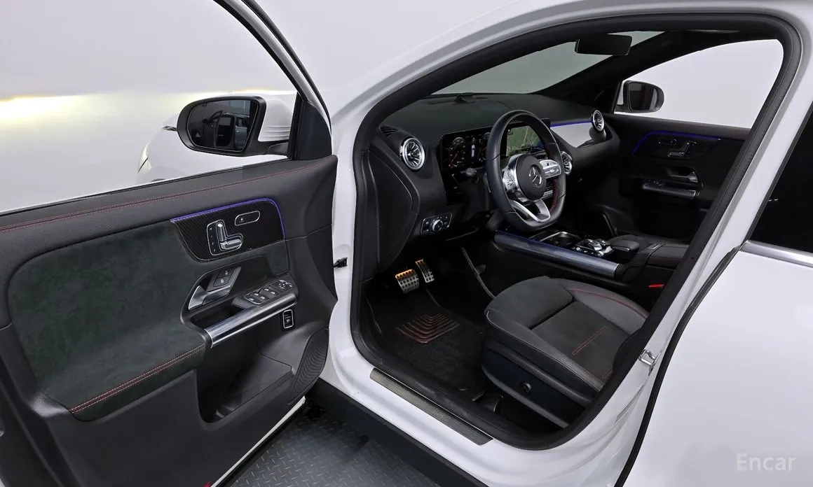 Фото 10 - Mercedes-Benz GLA-Class