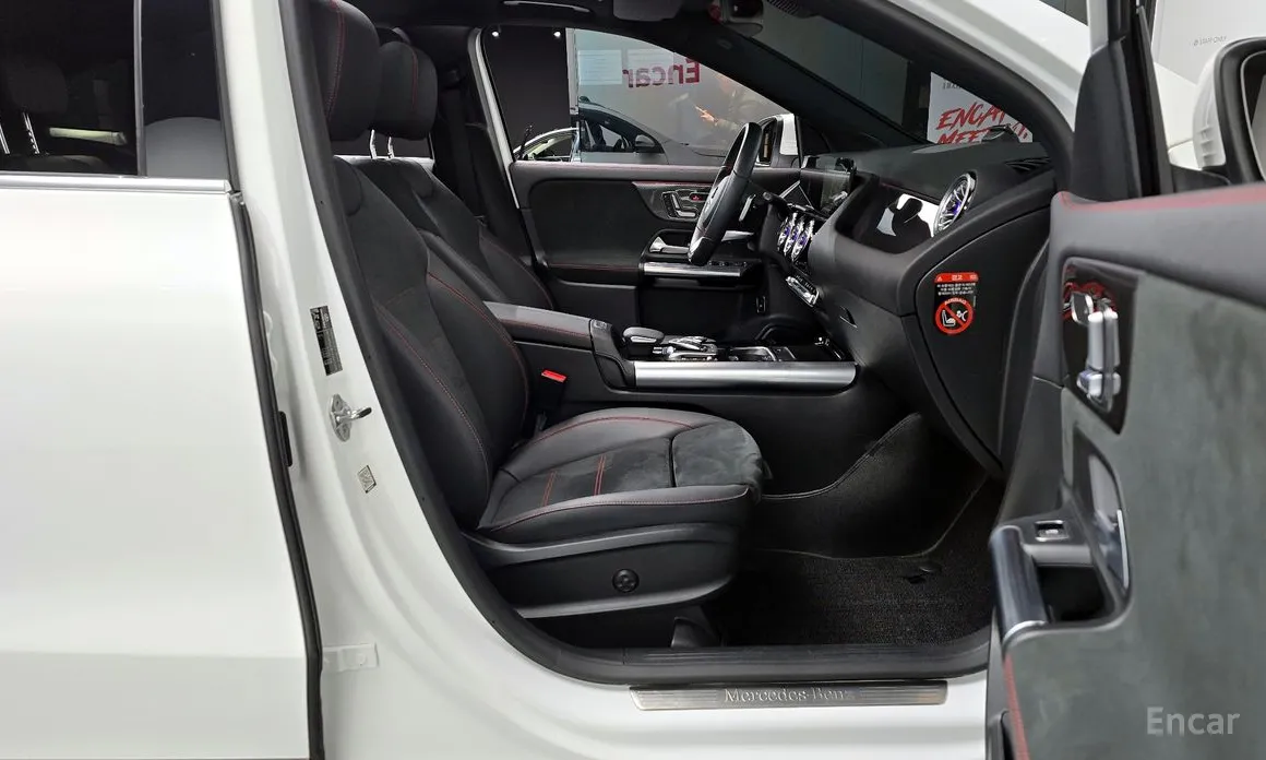 Фото 11 - Mercedes-Benz GLA-Class