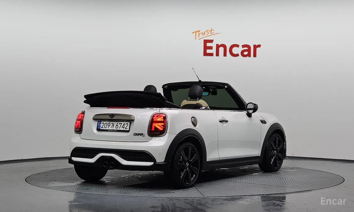 Фото 2 - Mini Cooper Convertible