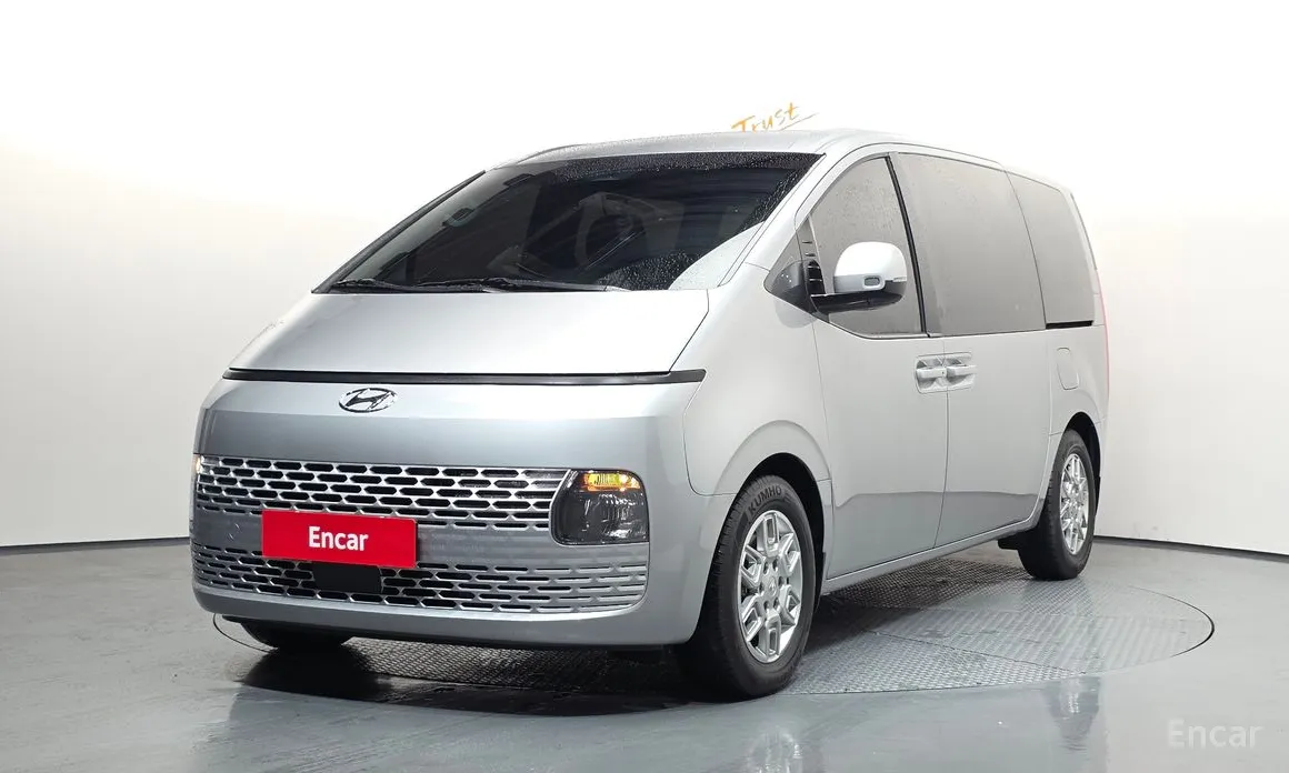 Фото 1 - Hyundai Staria