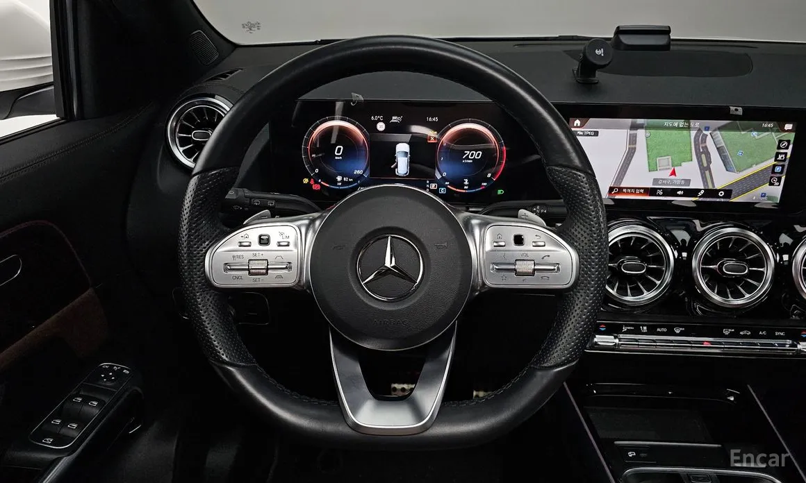 Фото 13 - Mercedes-Benz GLA-Class