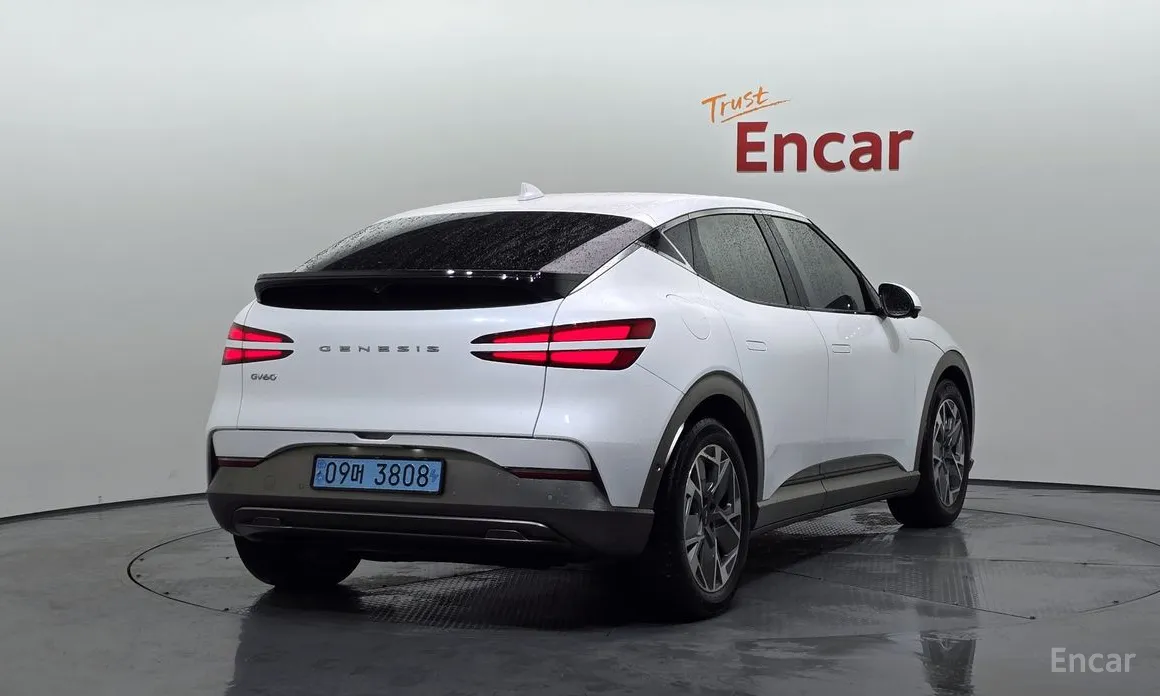 Фото 2 - Genesis GV60