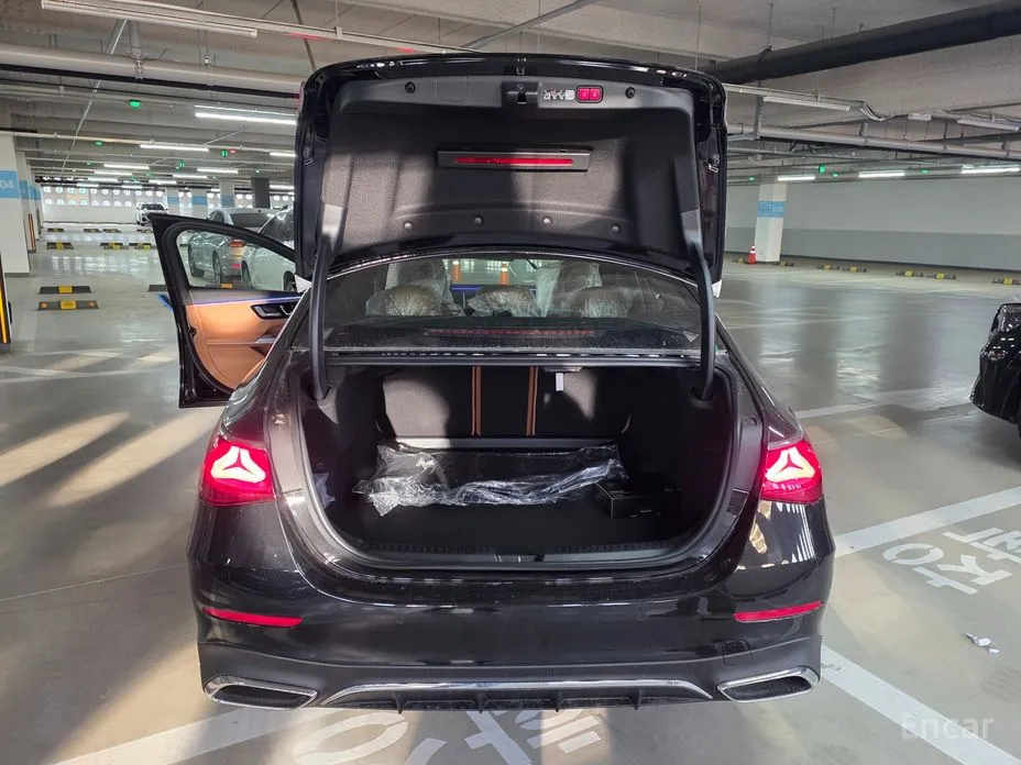 Фото 12 - Mercedes-Benz E-Class