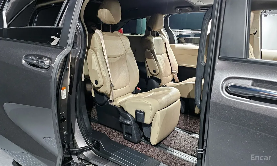 Фото 12 - Toyota Sienna