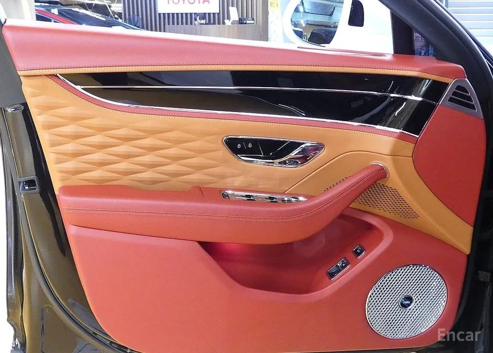 Фото 11 - Bentley Flying Spur