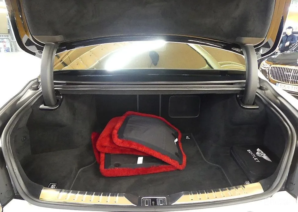 Фото 4 - Bentley Flying Spur