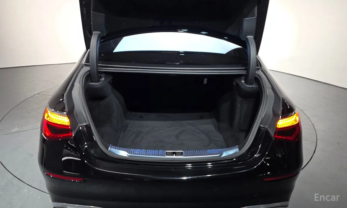 Фото 20 - Mercedes-Benz S-Class