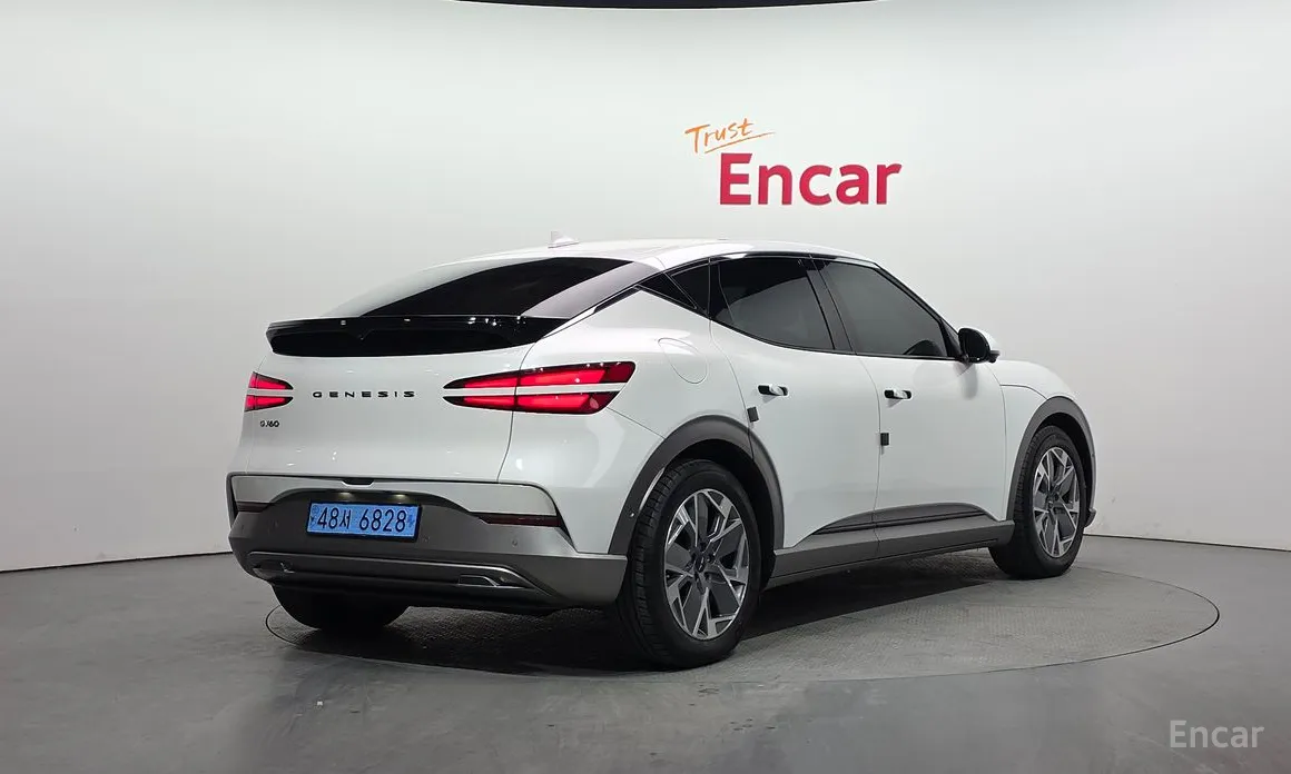 Фото 2 - Genesis GV60