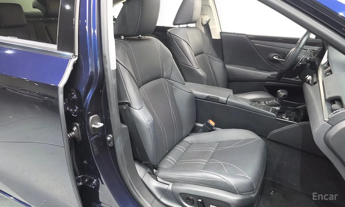 Фото 10 - Lexus ES