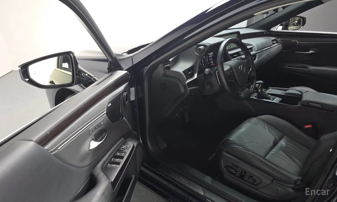 Фото 11 - Lexus ES