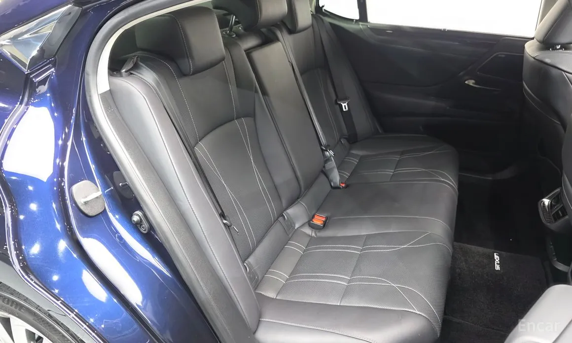 Фото 12 - Lexus ES