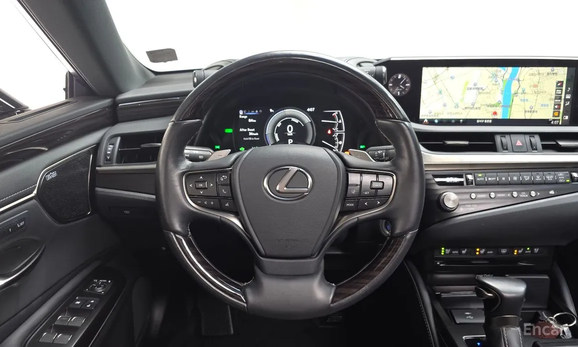 Фото 13 - Lexus ES