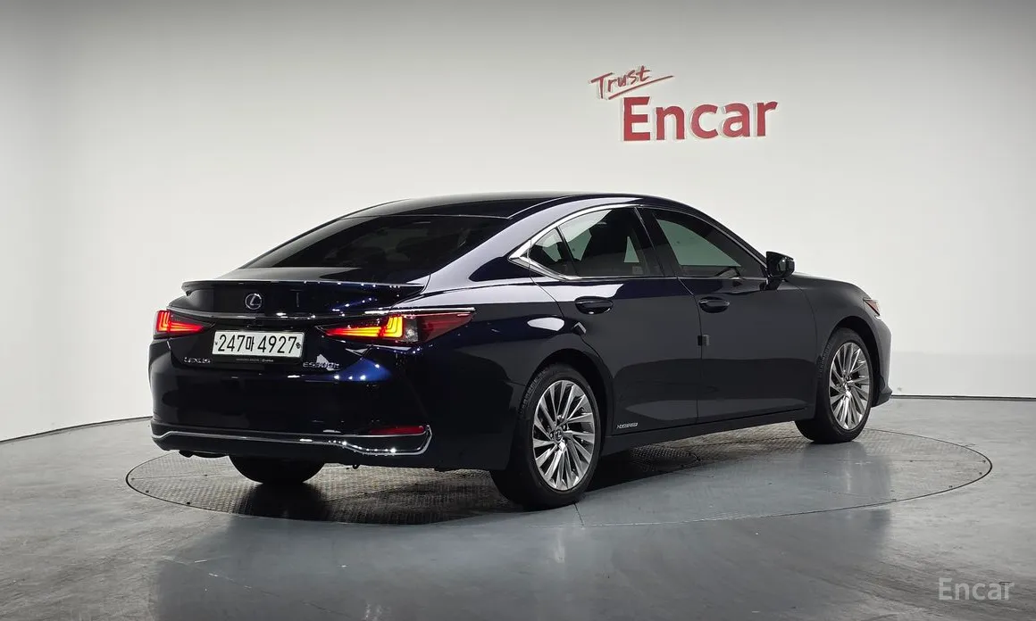 Фото 2 - Lexus ES