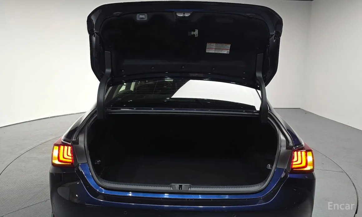 Фото 20 - Lexus ES