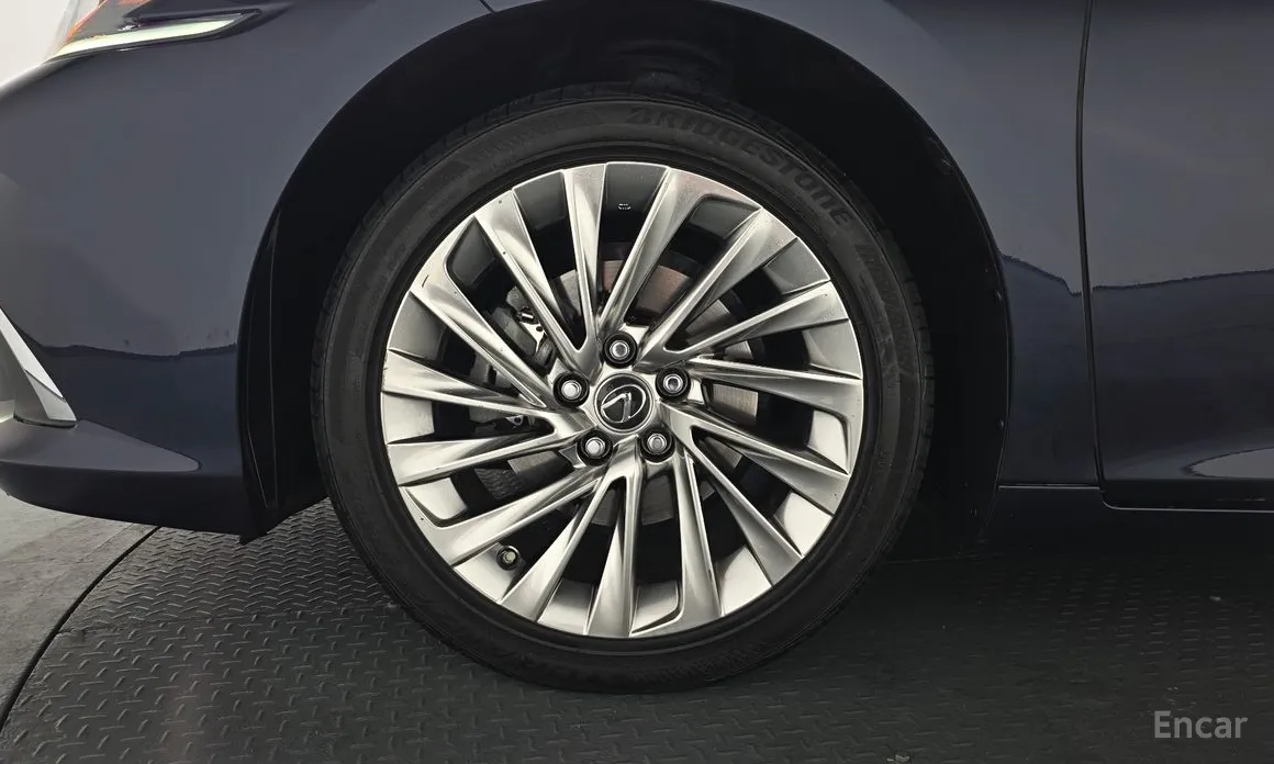 Фото 5 - Lexus ES