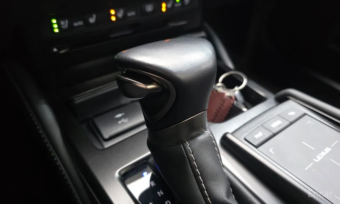 Фото 9 - Lexus ES