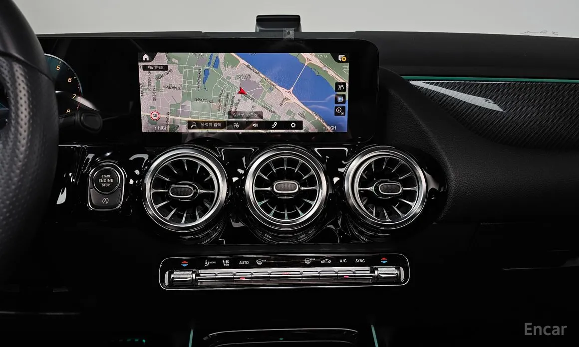 Фото 14 - Mercedes-Benz GLA-Class