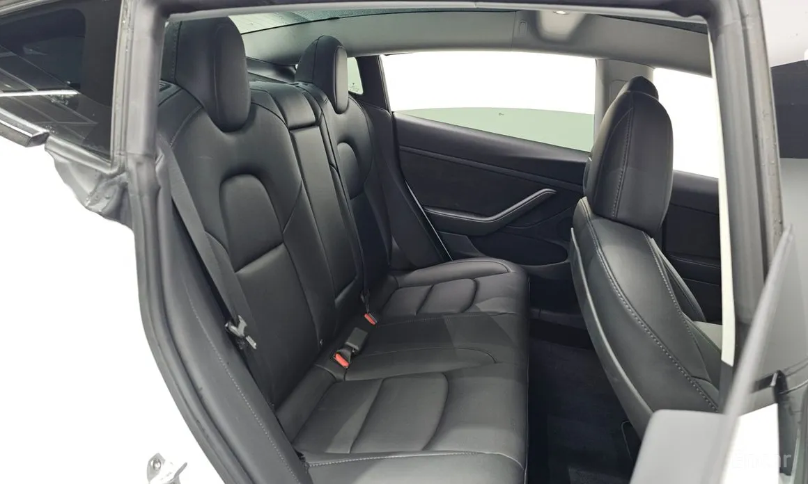 Фото 12 - Tesla Model 3