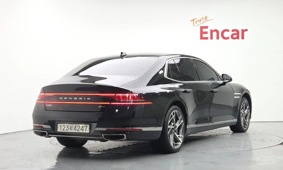 Фото 2 - Genesis G90