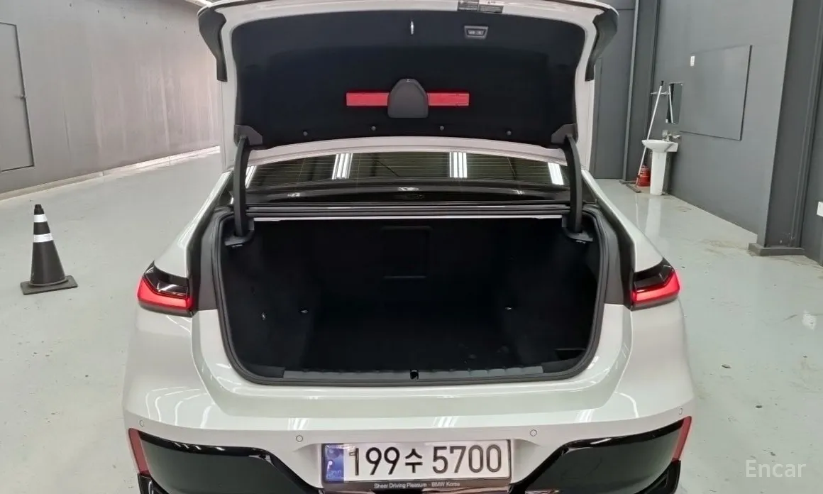 Фото 12 - BMW 7 Series