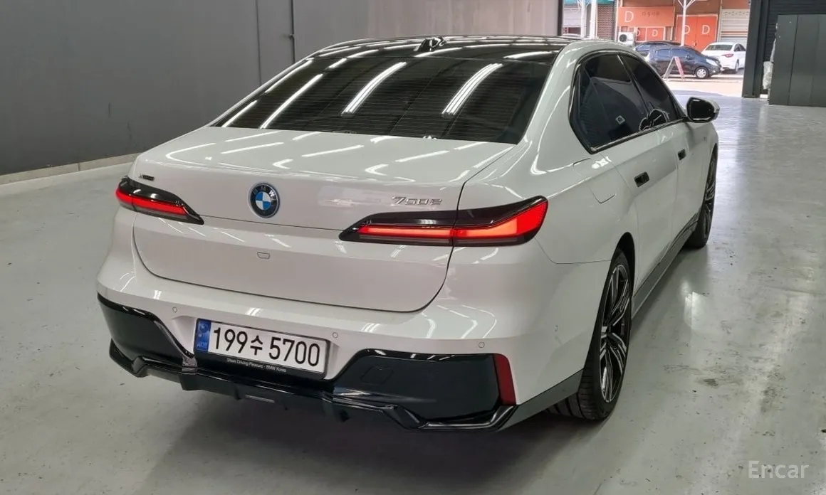 Фото 2 - BMW 7 Series