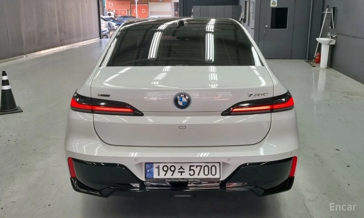 Фото 4 - BMW 7 Series