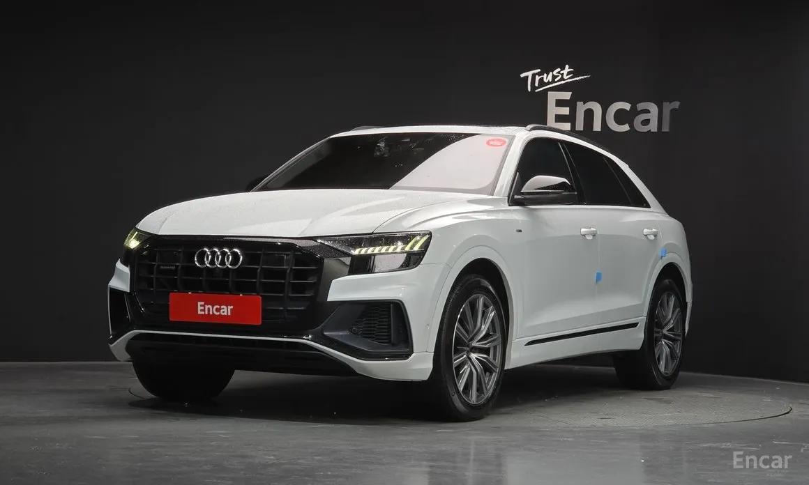 Фото 1 - Audi Q8